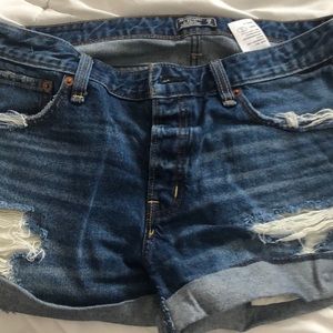 Abercrombie Women’s low rise boyfriend shorts
